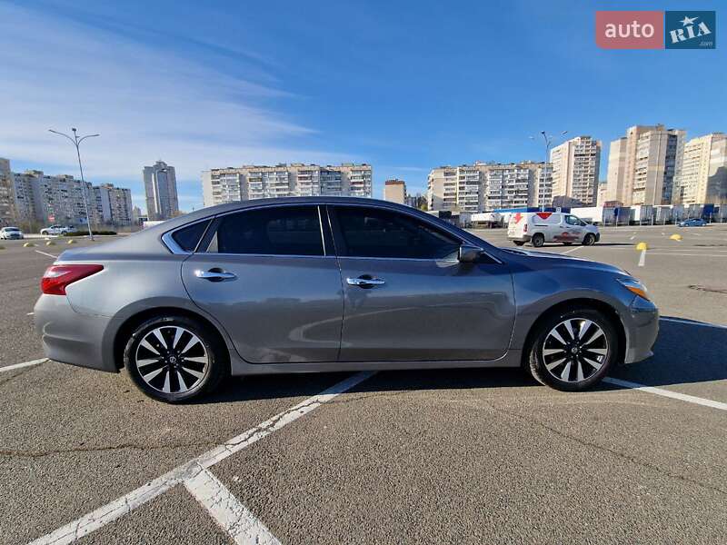 Седан Nissan Altima 2018 в Києві