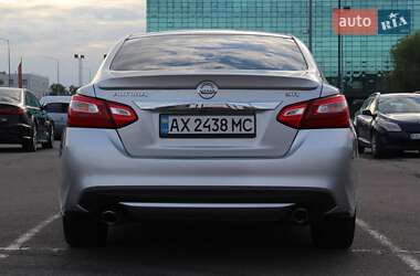 Седан Nissan Altima 2016 в 