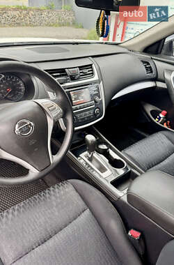 Седан Nissan Altima 2016 в 