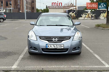 Седан Nissan Altima 2011 в 