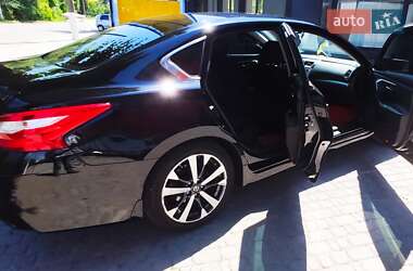Седан Nissan Altima 2015 в 