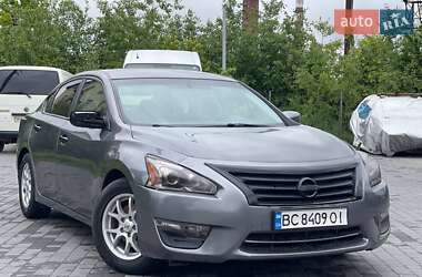 Седан Nissan Altima 2015 в Львове