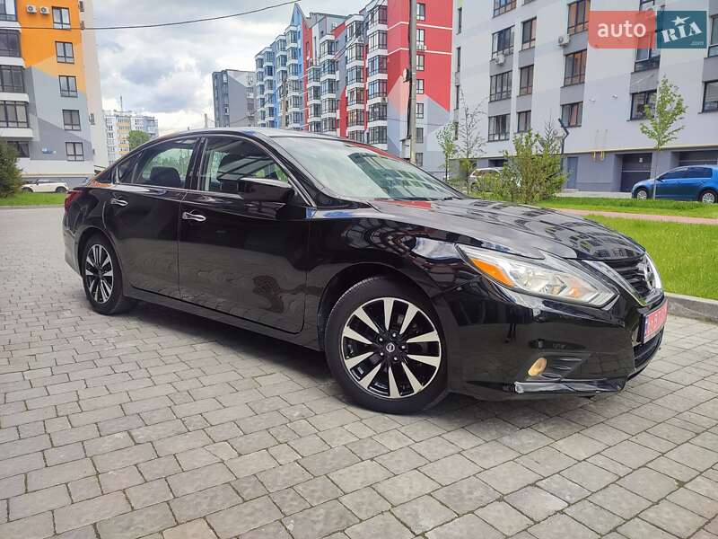 Седан Nissan Altima 2018 в Ивано-Франковске