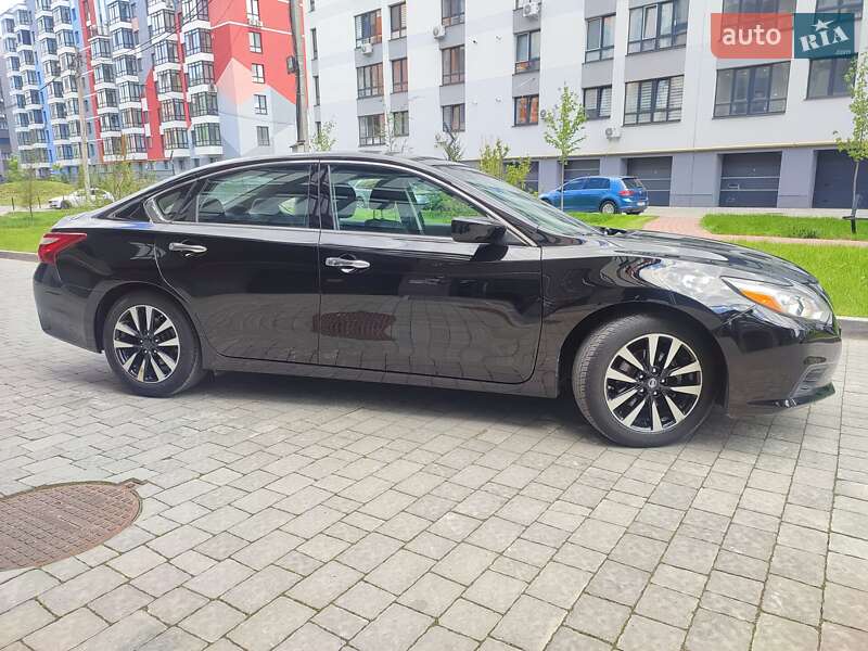 Седан Nissan Altima 2018 в Ивано-Франковске