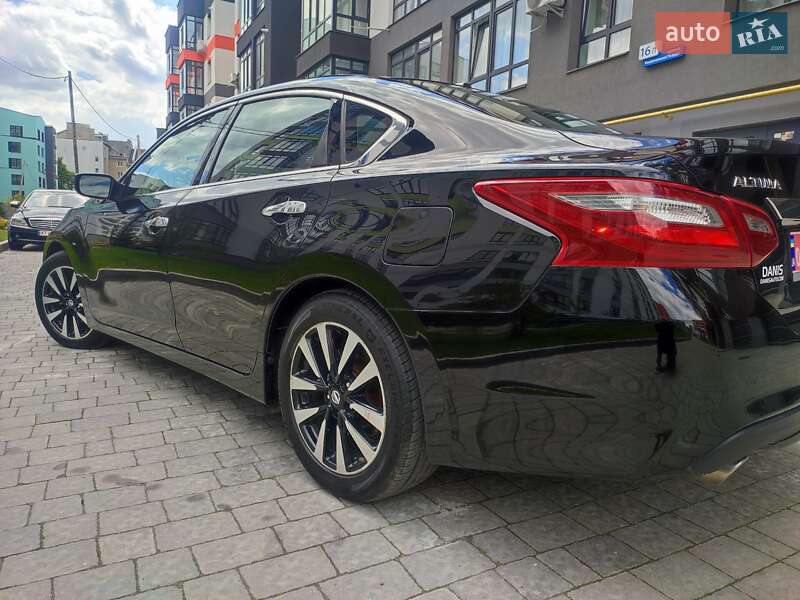 Седан Nissan Altima 2018 в Ивано-Франковске