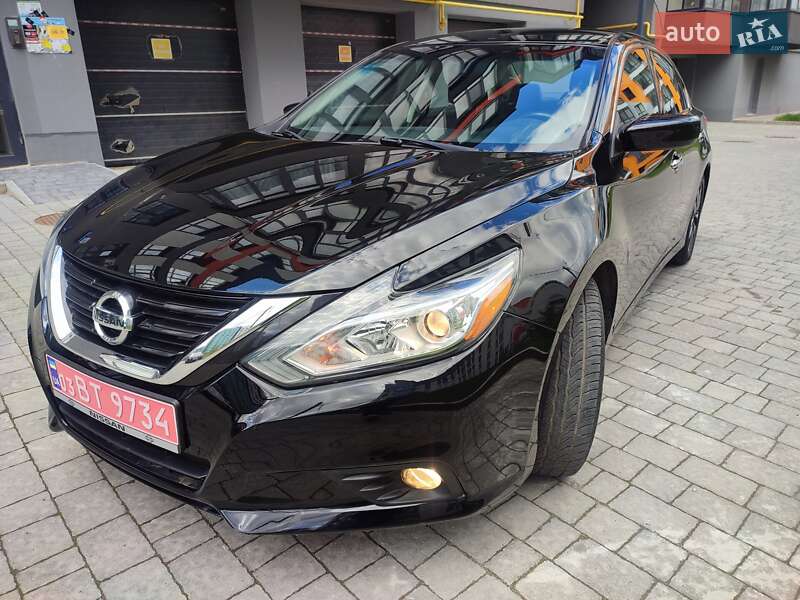 Седан Nissan Altima 2018 в Ивано-Франковске