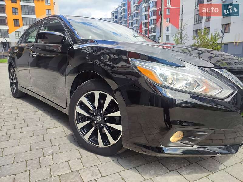 Седан Nissan Altima 2018 в Ивано-Франковске