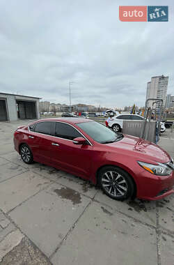 Седан Nissan Altima 2016 в 