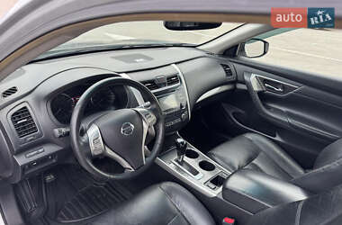 Седан Nissan Altima 2013 в 