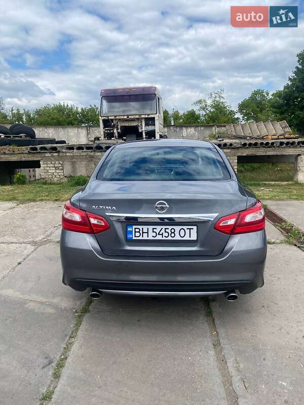Седан Nissan Altima 2016 в 