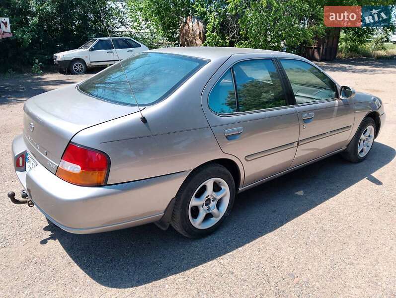 Nissan Altima 1999