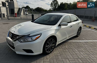 Седан Nissan Altima 2018 в Черкасах