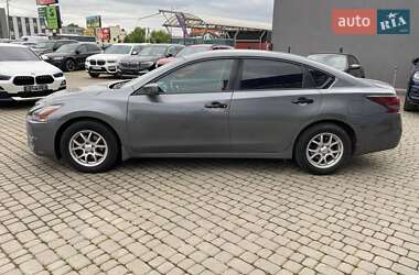 Седан Nissan Altima 2015 в 