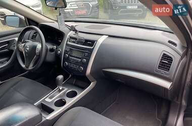 Седан Nissan Altima 2015 в 