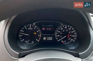 Седан Nissan Altima 2015 в 