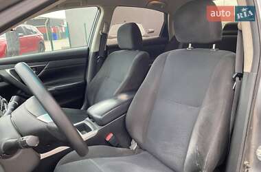 Седан Nissan Altima 2015 в 