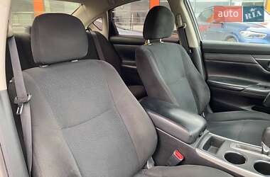 Седан Nissan Altima 2015 в 