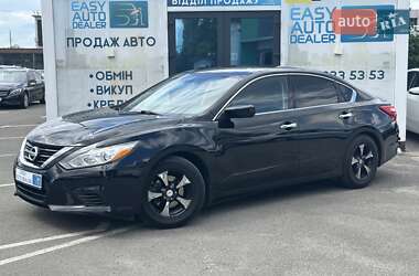 Седан Nissan Altima 2016 в Киеве