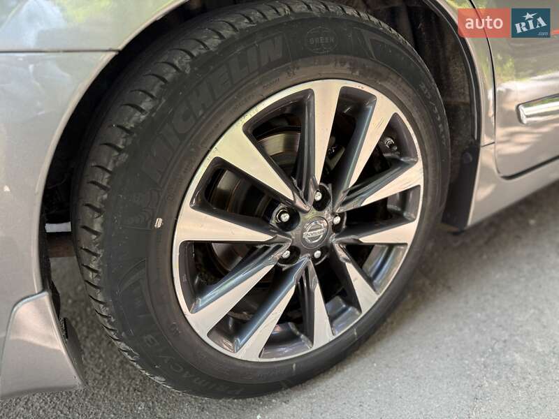 Седан Nissan Altima 2016 в Дрогобичі
