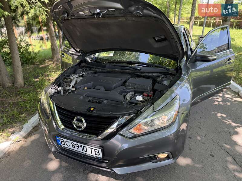 Седан Nissan Altima 2016 в Дрогобичі