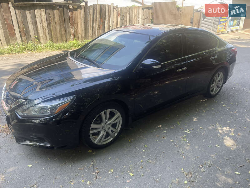 Седан Nissan Altima 2017 в Киеве