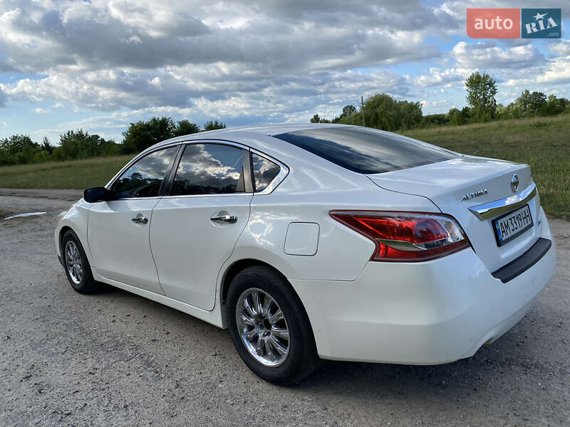 Седан Nissan Altima 2012 в Бердичеве