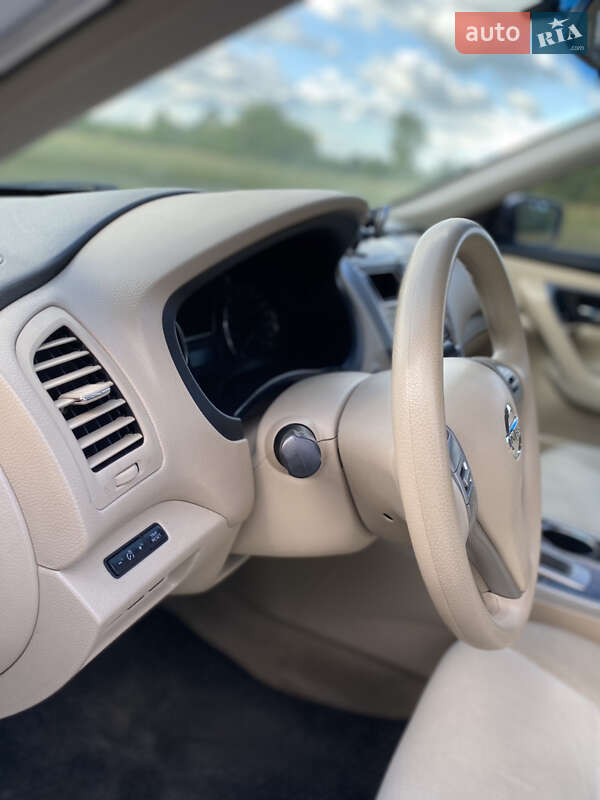Седан Nissan Altima 2012 в Бердичеве