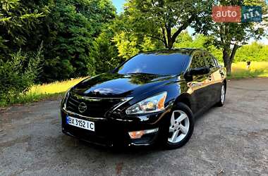 Седан Nissan Altima 2014 в Хмельницькому