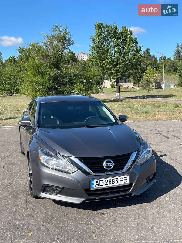 Седан Nissan Altima 2017 в Кам'янському