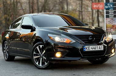 Седан Nissan Altima 2016 в Кам'янському
