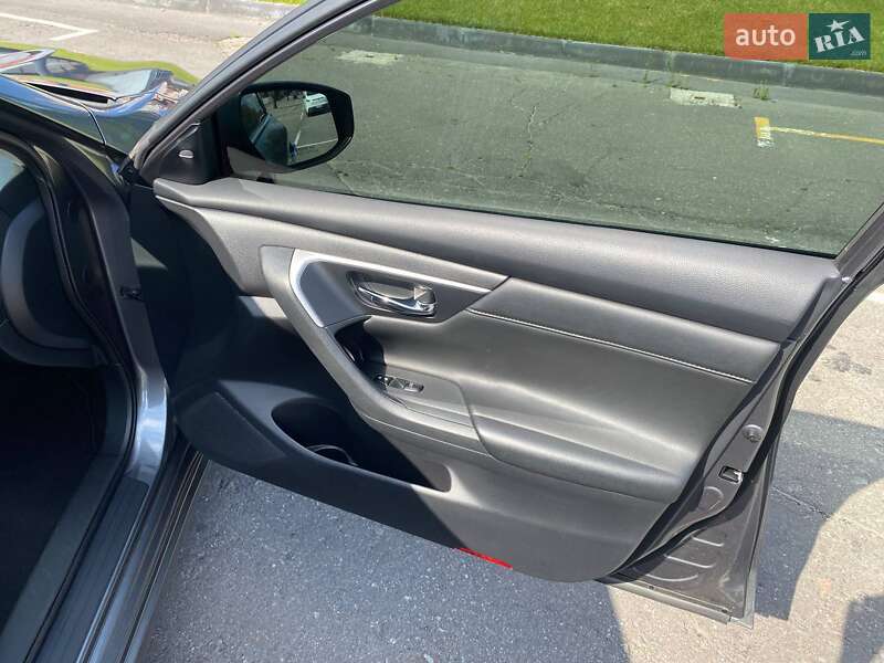 Седан Nissan Altima 2018 в Киеве