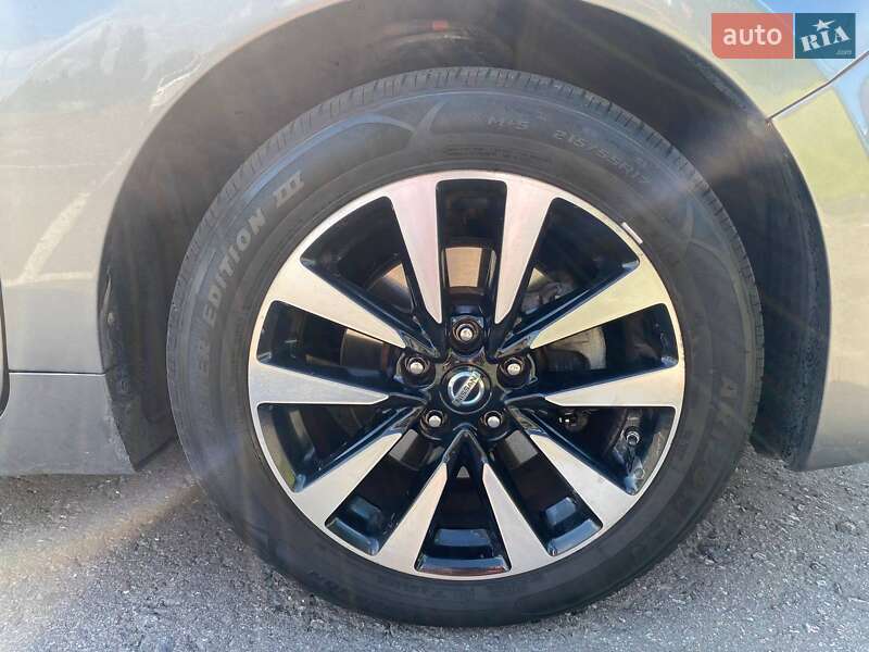 Седан Nissan Altima 2018 в Киеве