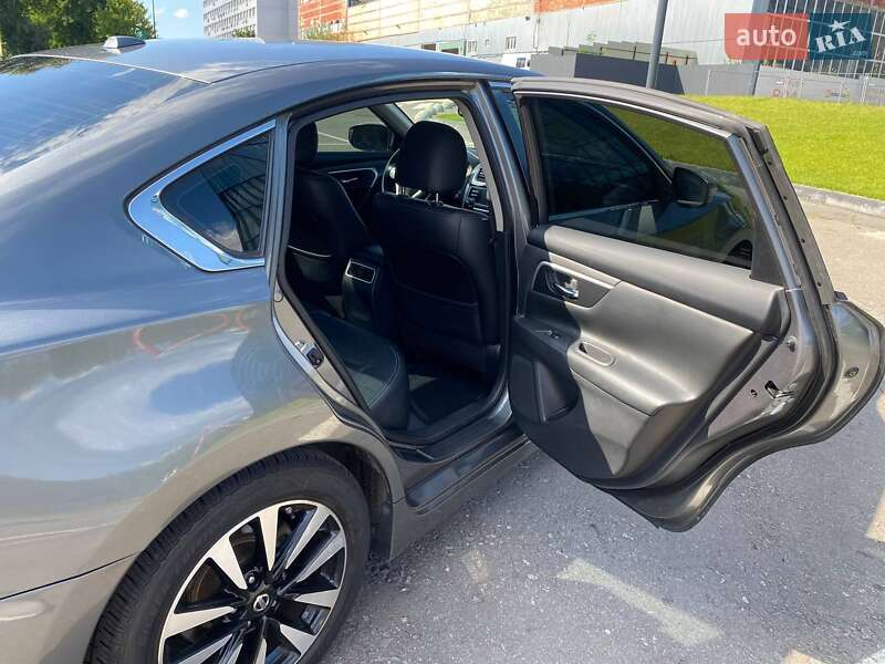 Седан Nissan Altima 2018 в Киеве