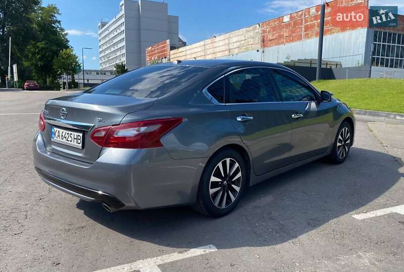 Седан Nissan Altima 2018 в Киеве