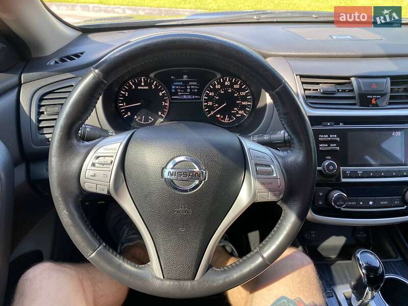 Седан Nissan Altima 2018 в Киеве