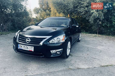 Седан Nissan Altima 2014 в Ровно