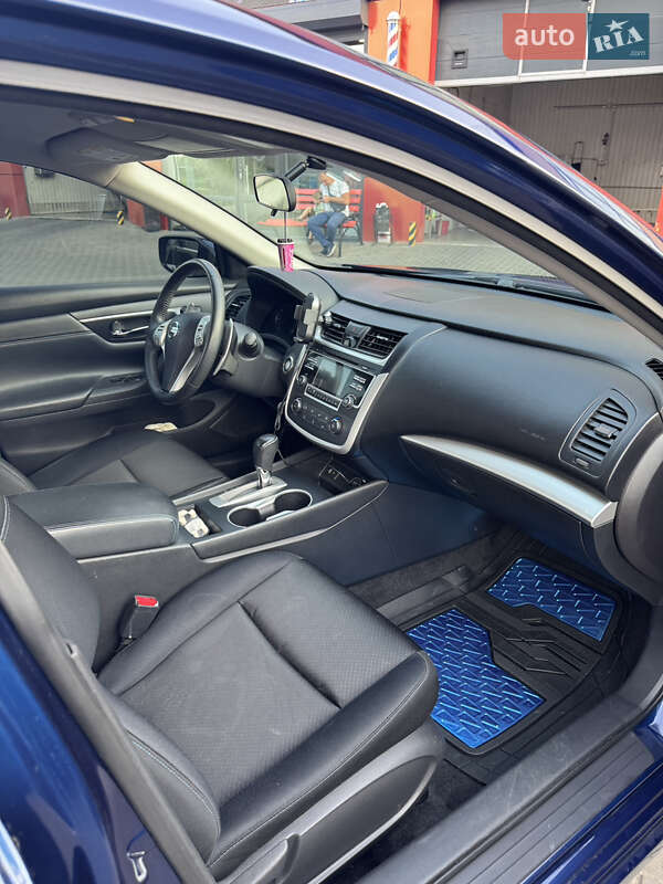 Седан Nissan Altima 2016 в Днепре