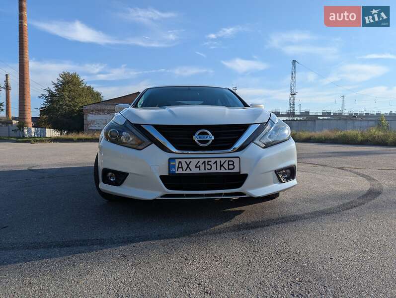 Седан Nissan Altima 2017 в Харкові
