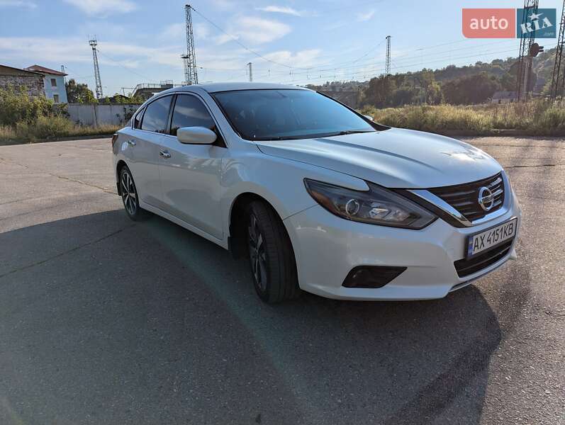 Седан Nissan Altima 2017 в Харкові