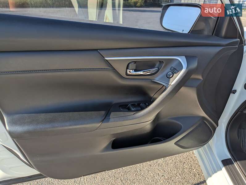 Седан Nissan Altima 2017 в Харкові