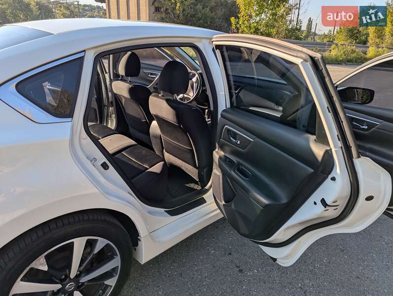 Седан Nissan Altima 2017 в Харкові