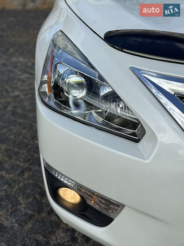 Седан Nissan Altima 2015 в Киеве