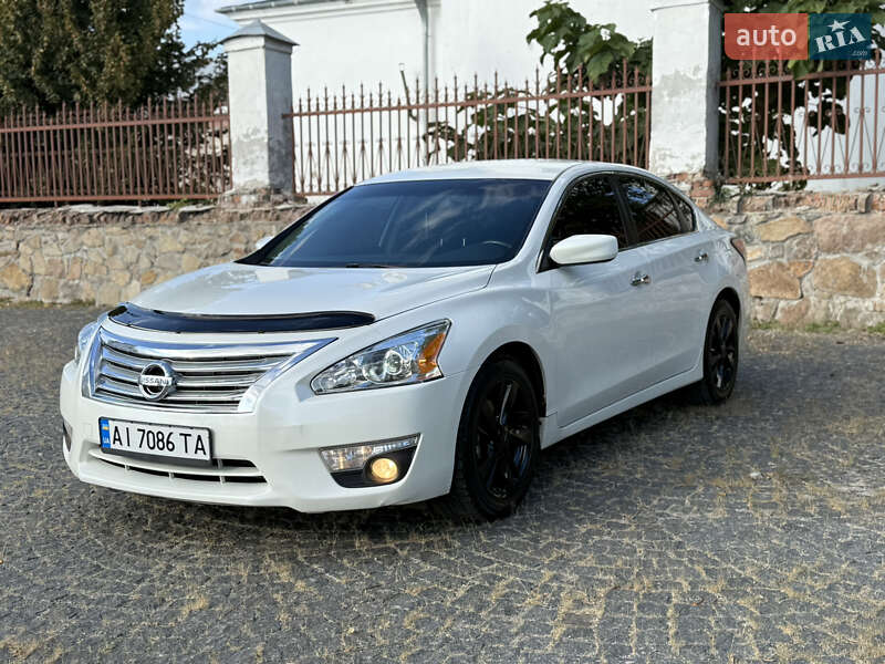 Седан Nissan Altima 2015 в Киеве
