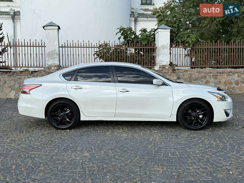 Седан Nissan Altima 2015 в Киеве
