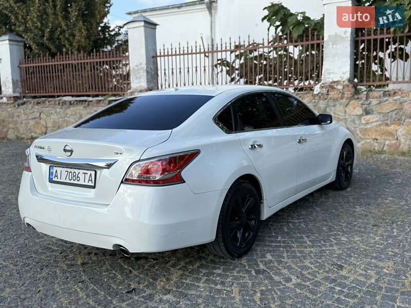 Седан Nissan Altima 2015 в Киеве