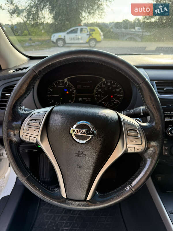 Седан Nissan Altima 2015 в Киеве