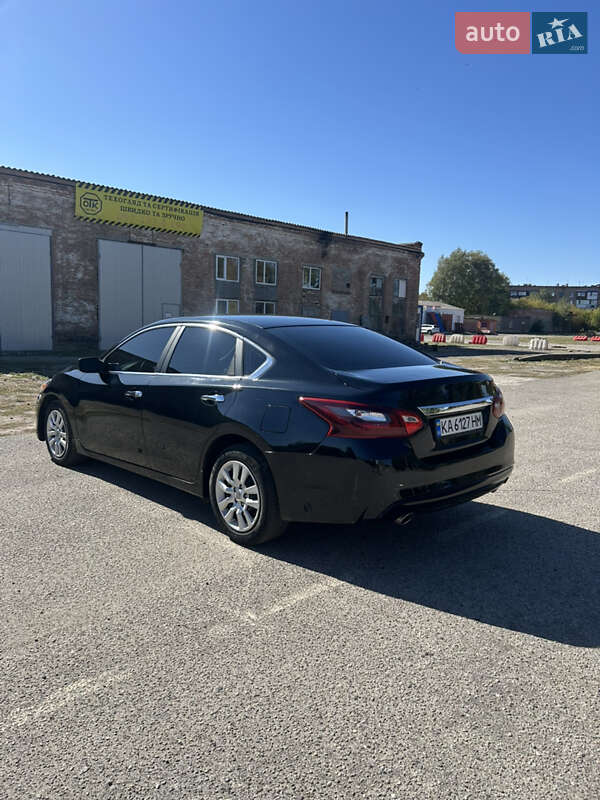 Седан Nissan Altima 2018 в Пирятині