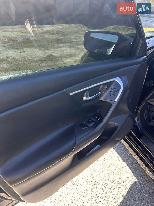 Седан Nissan Altima 2018 в Пирятині