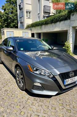Седан Nissan Altima 2019 в Запоріжжі