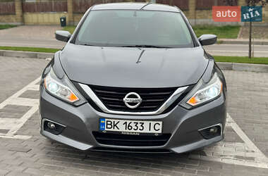 Седан Nissan Altima 2016 в Шостке